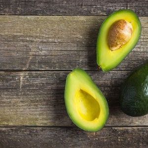 Avocado, vitamine e anti-ossidanti da spalmare sulla pelle