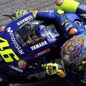 Motogp, test Losail: Riins il più veloce davanti a Vinales. Petrucci è quarto, Rossi molto indietro