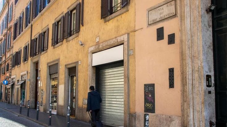Un minimarket al posto dei frullati di Pascucci: il caso in procura