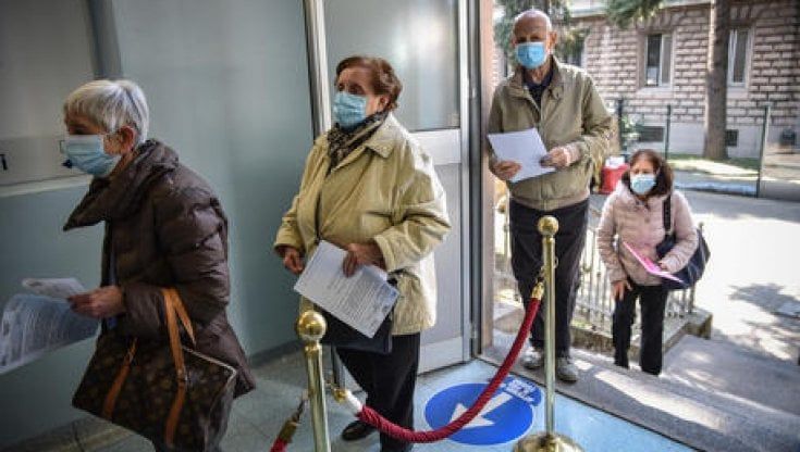 Terza dose, perché alcuni hanno dubbi e preferiscono aspettare