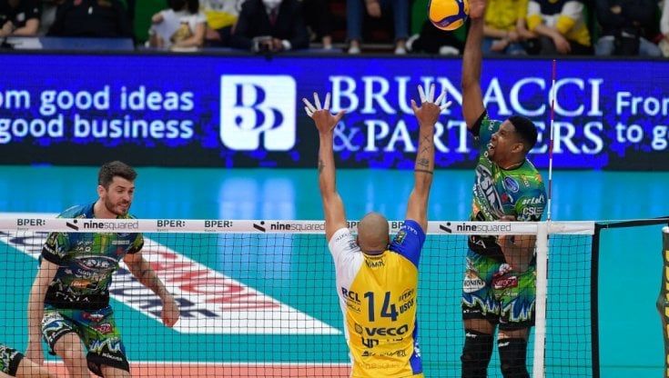 Volley, playoff scudetto: Perugia e Civitanova vincono e trascinano le semifinali a gara 5