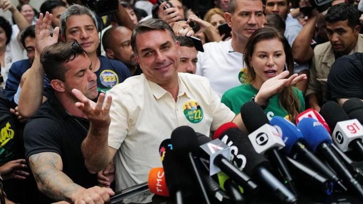 Bolsonaro, nel nome del padre ai domiciliari: l’obiettivo è liberarlo. Nel suo clan altri 4 eletti