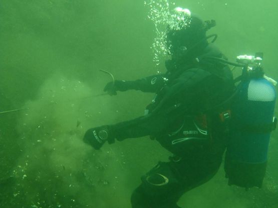 Fondali puliti: recuperate le reti nel lago Maggiore