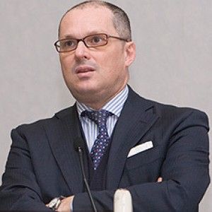 Ricciardi: "Non aiutano a smettere, anzi spingono i ragazzi a iniziare a fumare"