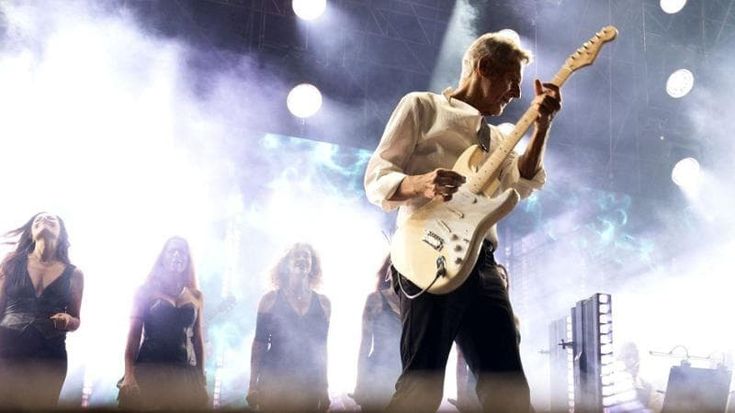 Claudio Baglioni torna in tour dopo la polmonite: “Temevo di non farcela invece il viaggio continua”