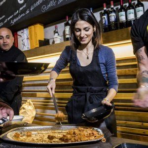 Comunali a Roma, la Raggi annulla "Il Sindaco che ti serve": "Ombre sul locale"