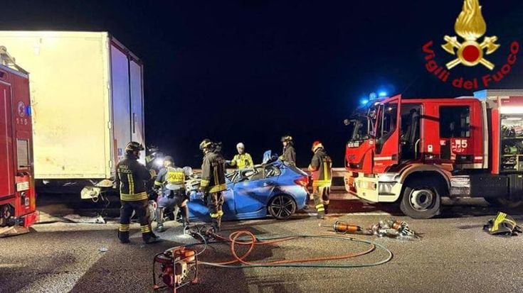Scontro tra auto e camion sulla A1 nel Lodigiano: morto Simone Candido, 22 anni. Coinvolte 7 auto