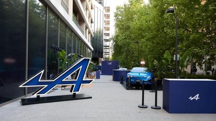 Alpine lancia la A390 con una mostra tra immagini e algoritmi alla Design week