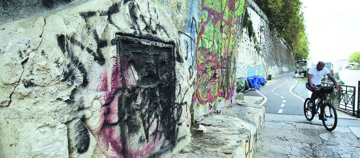Non è street art, ma il segno spray della barbarie
