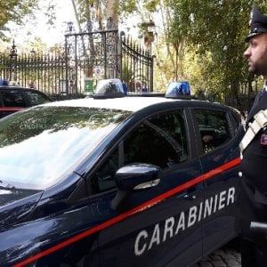 Firenze, picchia la moglie davanti al figlio: arrestato