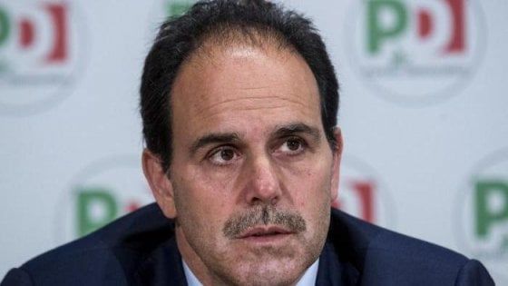 Modena, alla Festa dell'Unità il Pd non invita Marcucci: "Un equivoco". Irritazione dello staff del capogruppo: "Forse lo considerano un corpo estraneo"
