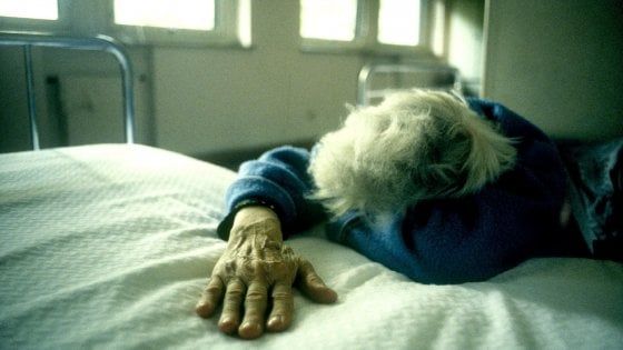 Coronavirus, morta 83enne a Foggia: tamponi a tappeto nella residenza sanitaria in cui viveva 