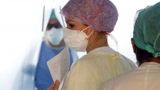 La protesta degli specializzandi: lavoriamo, non ci danno il premio e paghiamo le rette universitarie senza lezioni