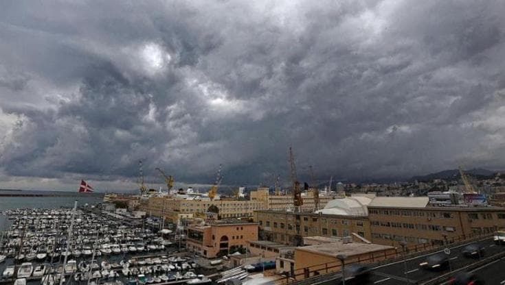 Genova, allerta arancione finita: allagamenti, alberi caduti e frane: i parchi riaprono lunedì