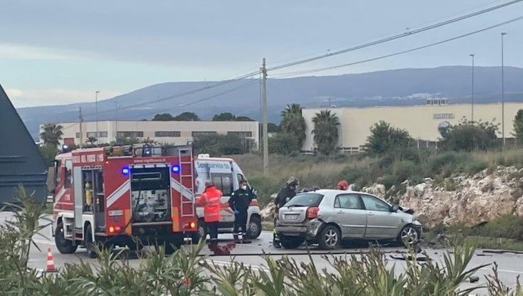 Foggia, auto contro furgone: una 27enne muore, un'altra persona ferita