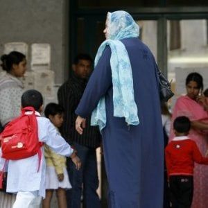 Manovra, il governo taglia fuori gli extracomunitari dalle agevolazioni per le famiglie