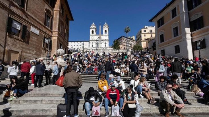 Infopoint in piazza di Spagna. Appello di urbanisti e archeologi: “Sfregio alla grande bellezza”