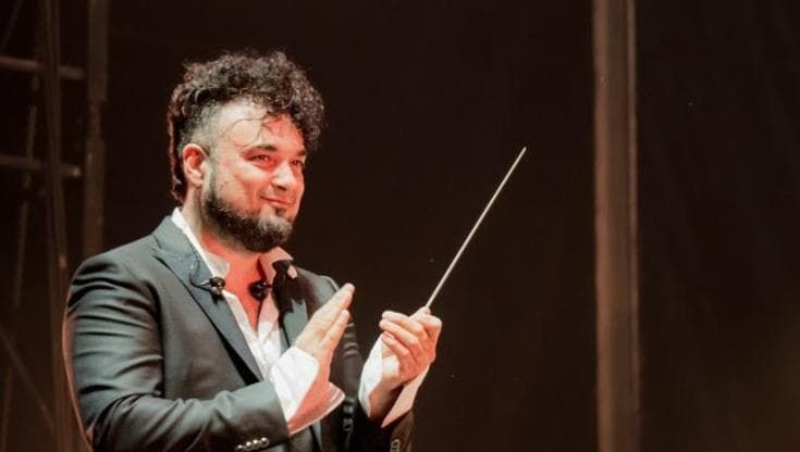 Enrico Melozzi: “Dirigere il rock è come dirigere la classica, bisogna essere maniacali”