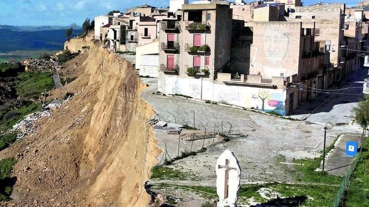Angoscia e psicologi. Il ritorno tra i banchi dei bimbi di Niscemi