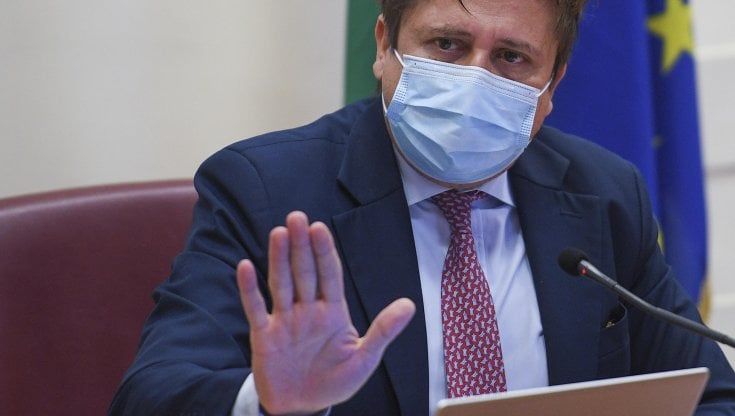 Covid, Sileri: "Discoteche al 100% in tempi brevissimi"