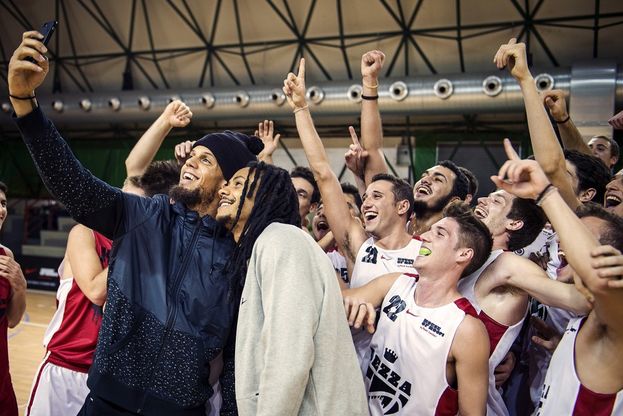 Basket, festa a Milano con le stelle dell'Armani