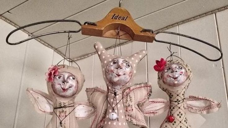 L’artista Valeria Pascale: “Il mio mondo fatato di cartapesta sostenibile nasce dai miti di Napoli”