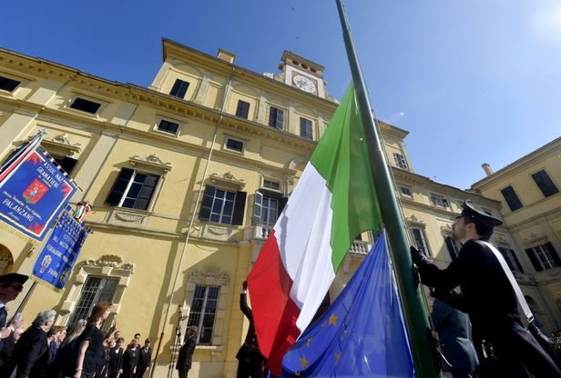 Festa della Repubblica, a Parma l'alzabandiera e la consegna delle onorificenze