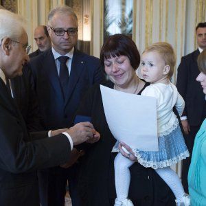  Medaglia d'oro alla vedova di Anatolij. Mattarella: "E' stato un eroe, ha combattuto ed è morto per la libertà di tutti"