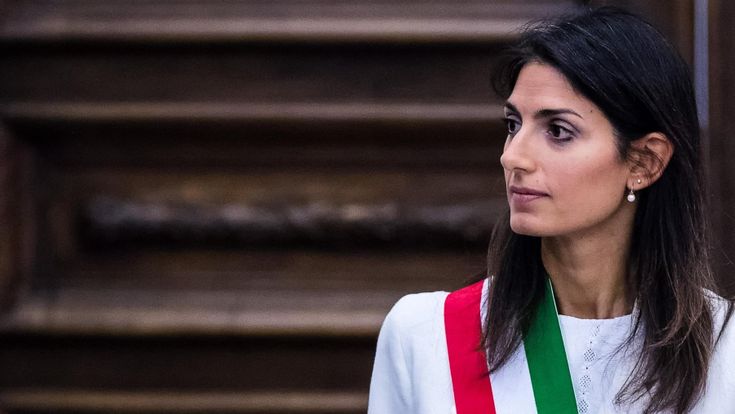 Processo a giugno: così Virginia Raggi cerca di sfuggire all’ombra di Marra  