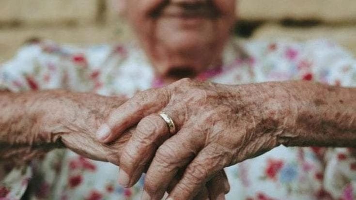 Badante riceve 600mila euro da un anziano col morbo di Parkinson, la Cassazione: “Legittimo”