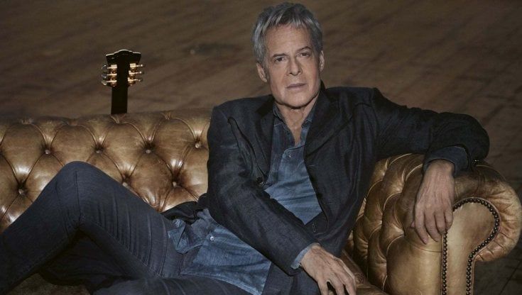 Claudio Baglioni in concerto in Puglia: tappa anche a Brindisi dove si era esibito nel teatro gelido. "Non pensavo di venire a fare la settimana bianca"