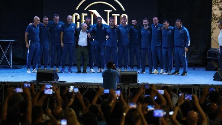 Castel di Sangro, mille in piazza per il Napoli. Allegri: “Stiamo lavorando bene”. Domani l’Osasuna