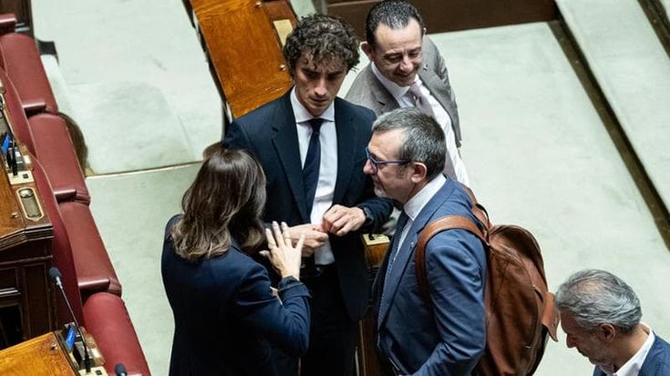 Delmastro, chat oscurate. Tre ricorsi alla Consulta per l’accesso ai dialoghi
