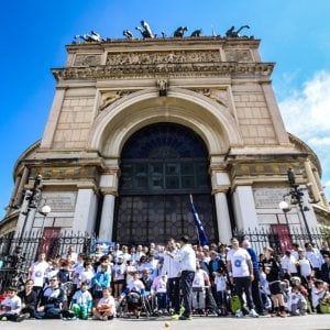Palermo, mille persone al tennis in piazza
