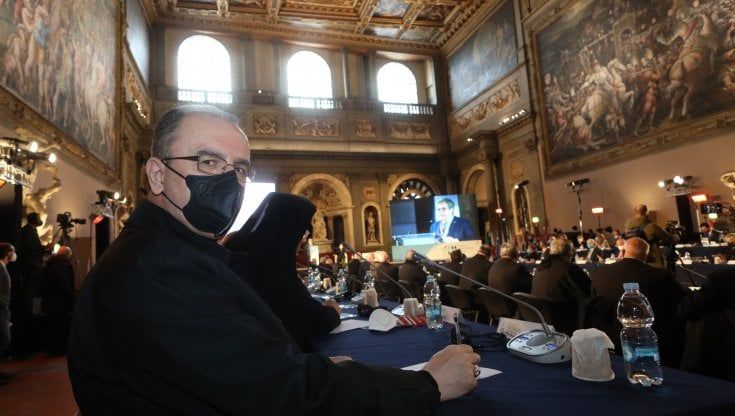 "Comincino immediatamente i negoziati per la pace", sindaci e vescovi del Mediterraneo lo chiedono nella Carta di Firenze firmata a Palazzo Vecchio