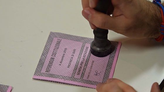 Nuovo Senato, insediati i seggi: tutto pronto per il voto. Tra Sì e No accuse incrociate: violato silenzio a vigilia referendum