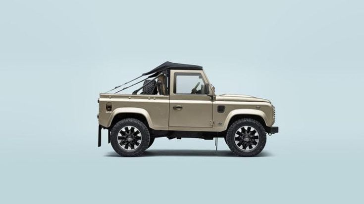 Defender V8 Soft Top, il ritorno di un’icona firmata Land Rover Classic