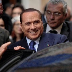 La strategia di Berlusconi: &ldquo;Restituitemi il mio onore, una legge per ricandidarmi&rdquo;