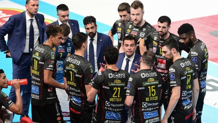 Supercoppa volley, Civitanova travolge Modena, Perugia al tie-break con Trento: oggi finale a Cagliari