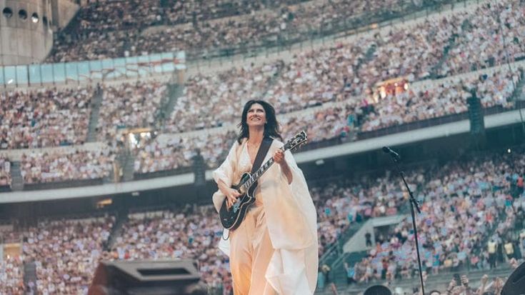 Elisa incanta San Siro: 30 anni di musica con grandi ospiti da Jovanotti a Cremonini a Giorgia