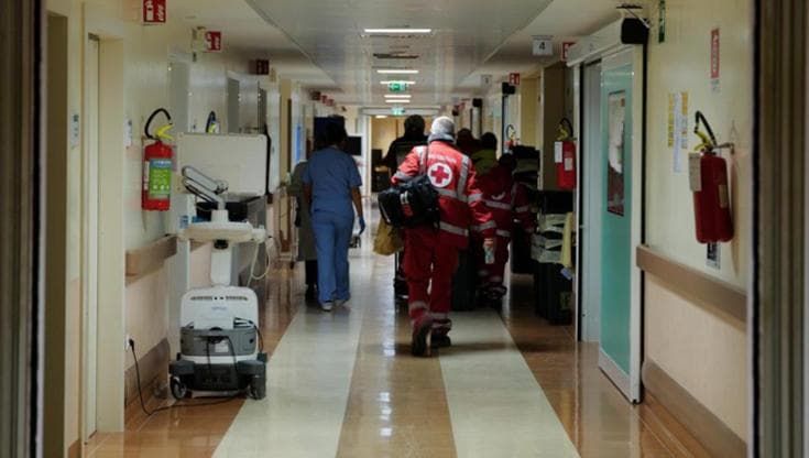 Influenza, colpiti i bimbi: “Dalla Vigilia 100 al giorno. Boom di casi sotto i 4 anni”