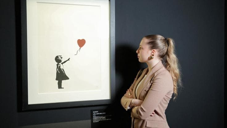 Banksy sui muri di Bristol: 300 opere raccontano le origini dello street artist e del mito