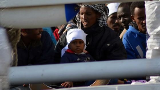 Il Viminale a Maroni: "Fu lui a inventare le quote. Ora i prefetti in campo contro le Regioni ribelli"
