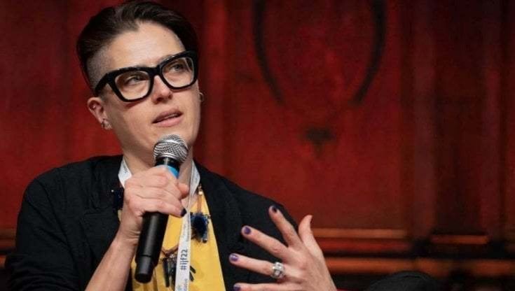 Vera Gheno: "No ai grammar nazi, viva i grammamanti. La presidente Meloni vuole l'articolo maschile? Un modo per distrarre le persone"