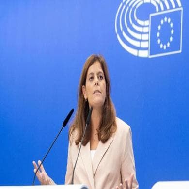 Corteo No Kings a Roma, Ilaria Salis denuncia: “La polizia nel mio hotel per controllarmi”