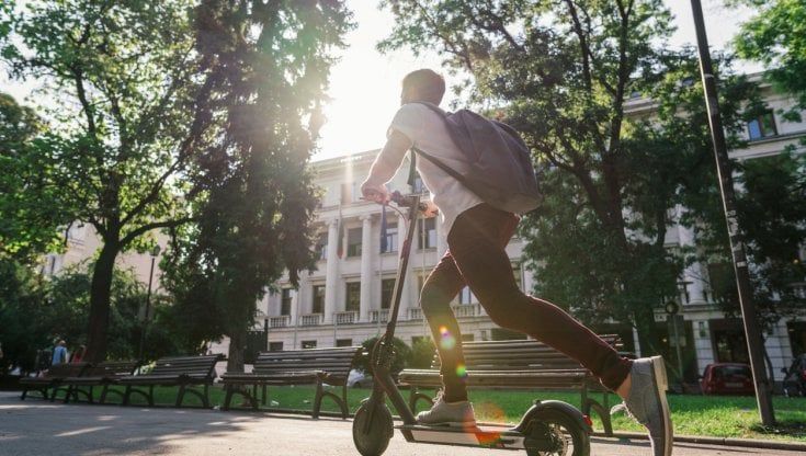 E-bike e monopattini elettrici continuano a conquistare gli italiani 