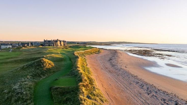 Una lumaca fermerà Trump? Un’altra sala da ballo, nel suo golf club in Irlanda, fa discutere