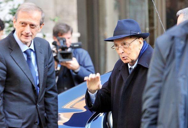 Arriva Napolitano, applausi dalla folla: "Grazie presidente"