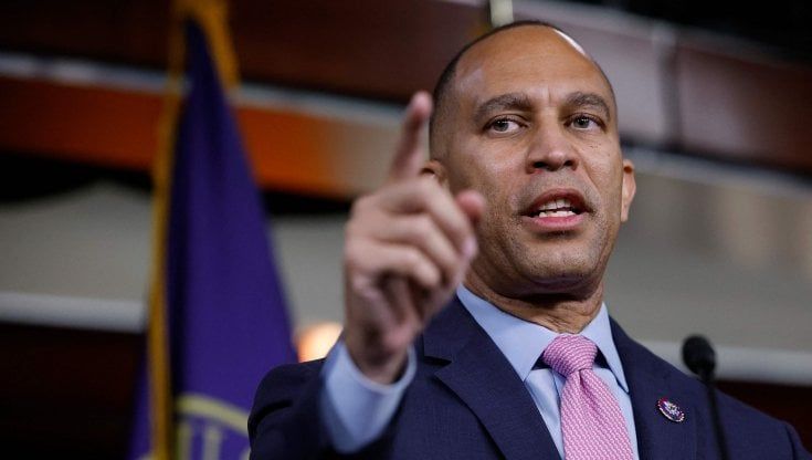 Usa, i democratici scelgono Hakeem Jeffries: è il primo afroamericano a guidare un partito alla Camera