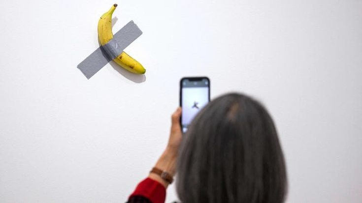 Ci risiamo, rubata ancora una volta la banana di Cattelan